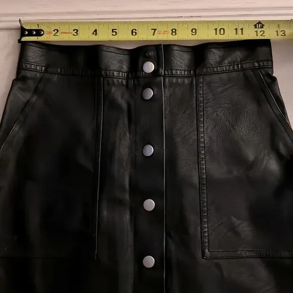 French Black snap front faux leather skirt XS - Picture 6 of 15